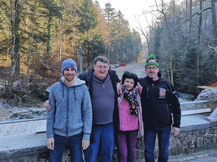 De gauche à droite : Aurélien HOELTZEL (Vice-Président), Eric WIHR (Trésorier), Mireille RODRIGUEZ (Présidente), Sébastien LAUBER (Secrétaire)